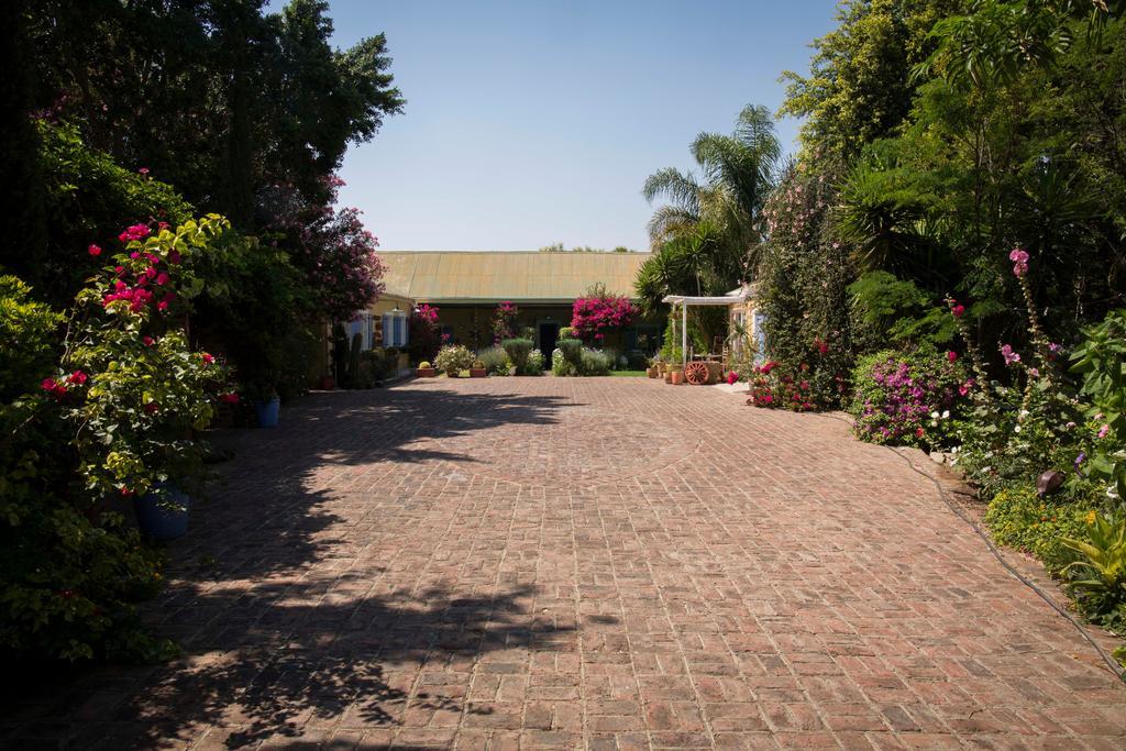 Graaff-Reinet Somerset Stables מראה חיצוני תמונה